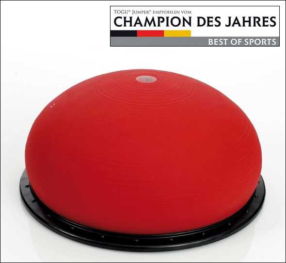 Rotes Balance- oder Gymnastikgerät auf schwarzem Kreis, mit Text und Logo oben.