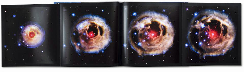 Fünf Bilder eines Nebula-Objekts in verschiedenen Phasen, mit Sternen und Gaswolken vor schwarzem Hintergrund.