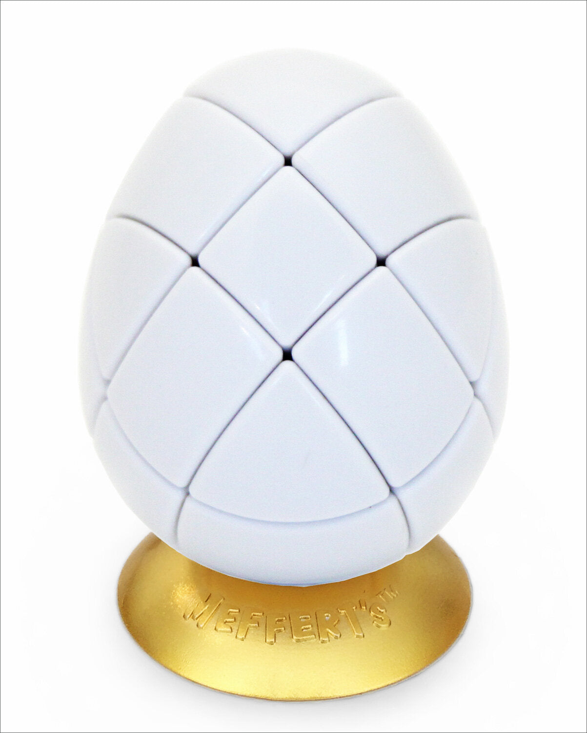 Weiße, gekachelte Eierfigur auf goldener Basis mit "WIEFFERT'S" Schrift.