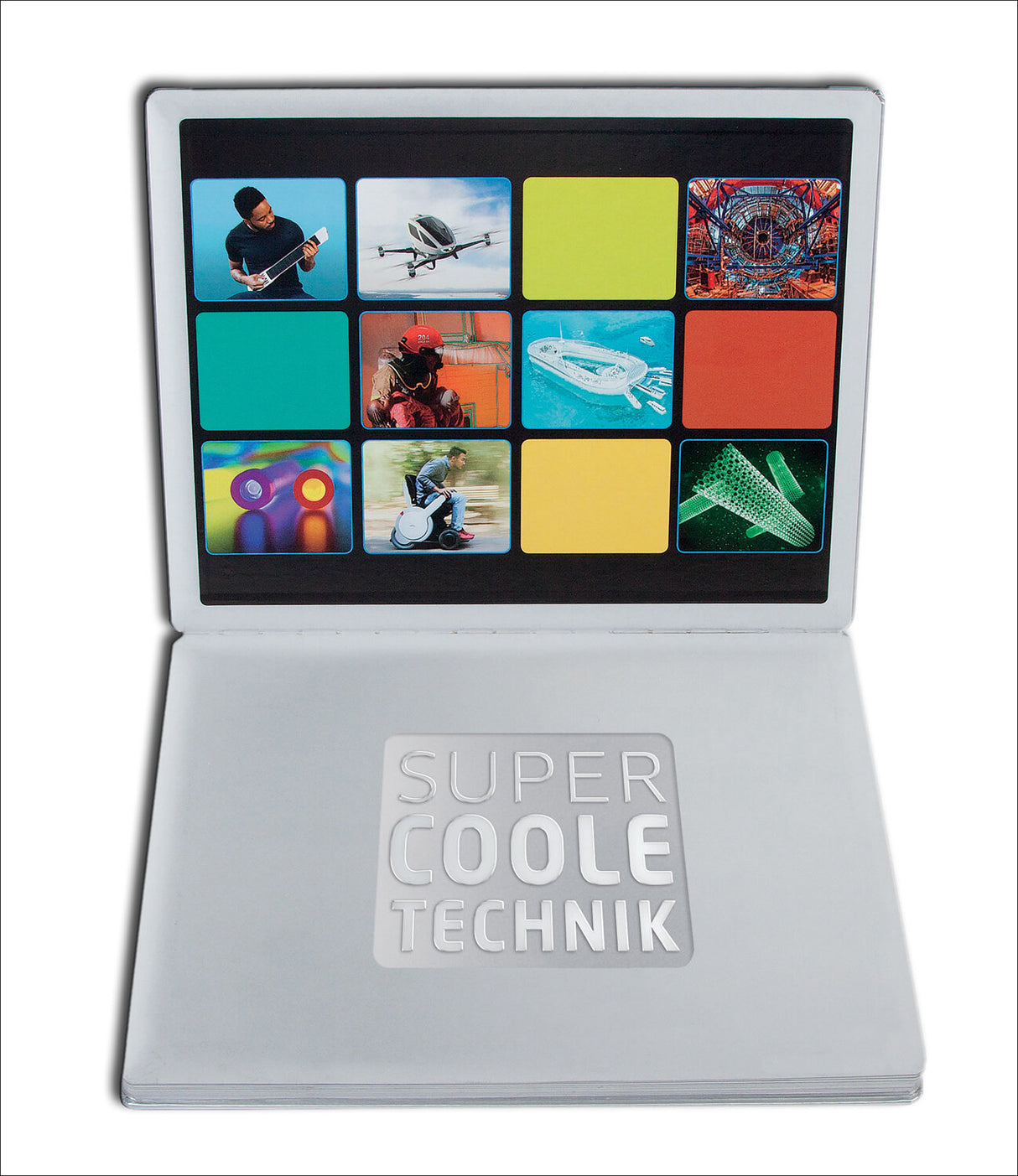 Laptop mit bunten Bildern auf dem Bildschirm, darunter Drohne, Wasserfahrzeug, Achterbahn, und andere Freizeit- und Technikbilder.