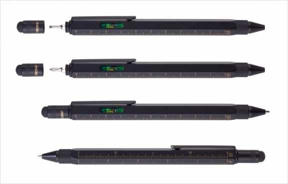 Vier schwarze Filzstifte mit unterschiedlichen Spitzen, jeweils mit Clip und grüner Libelle auf der Seite.