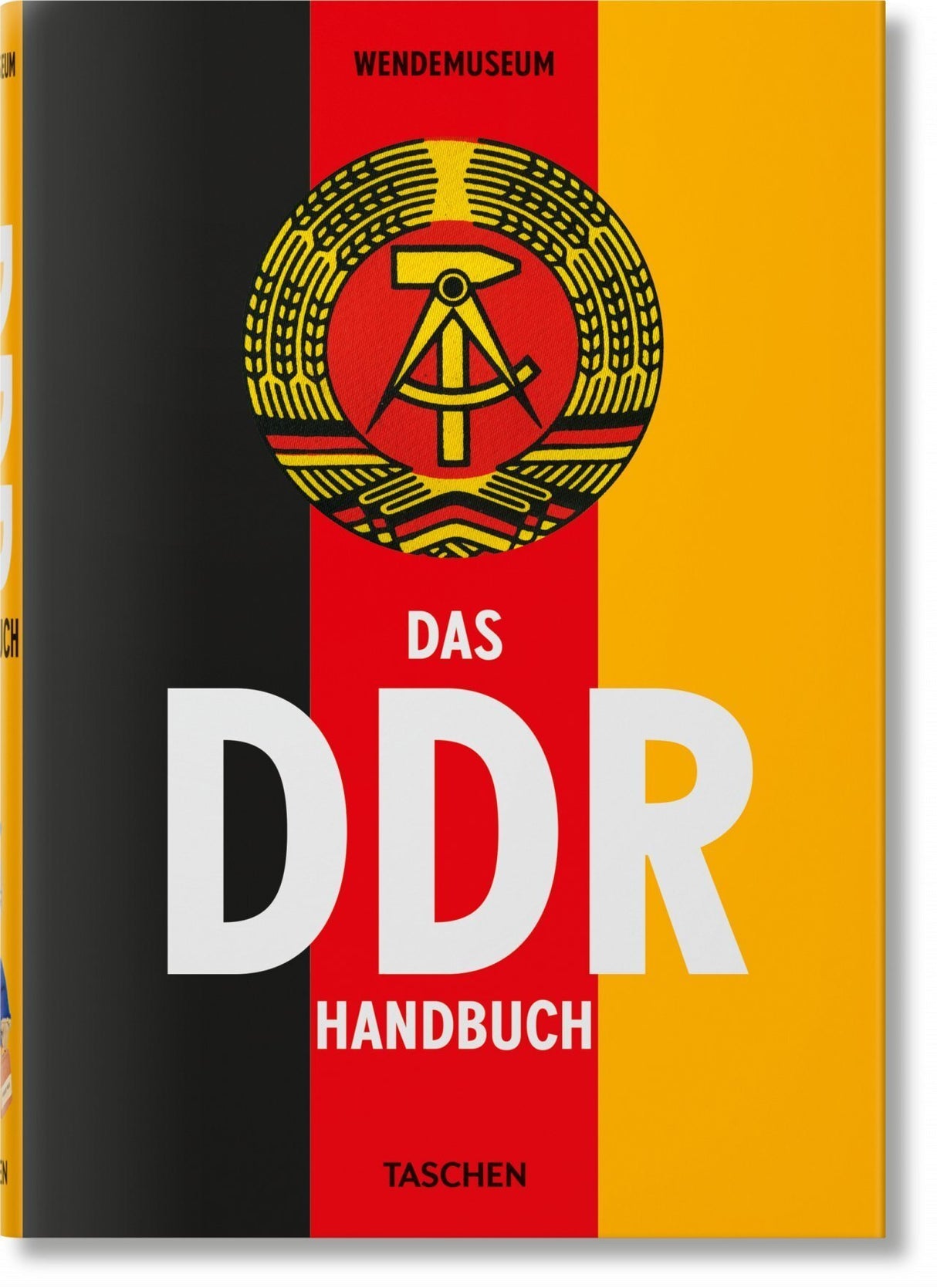 Buchcover mit schwarz-rot-gelber Flagge, DDR-Emblem, Titel "Das DDR-Handbuch" und "Taschen".