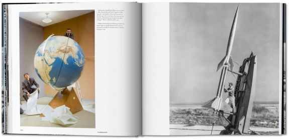 Zwei Bilder: links eine Person neben einem großen Globus, rechts eine Windkraftanlage auf einem Feld.