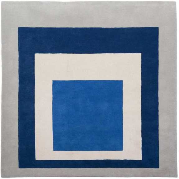 Quadrat mit blauer Mitte, weißer Rand und dunkelblauer Rahmen auf grauem Hintergrund.