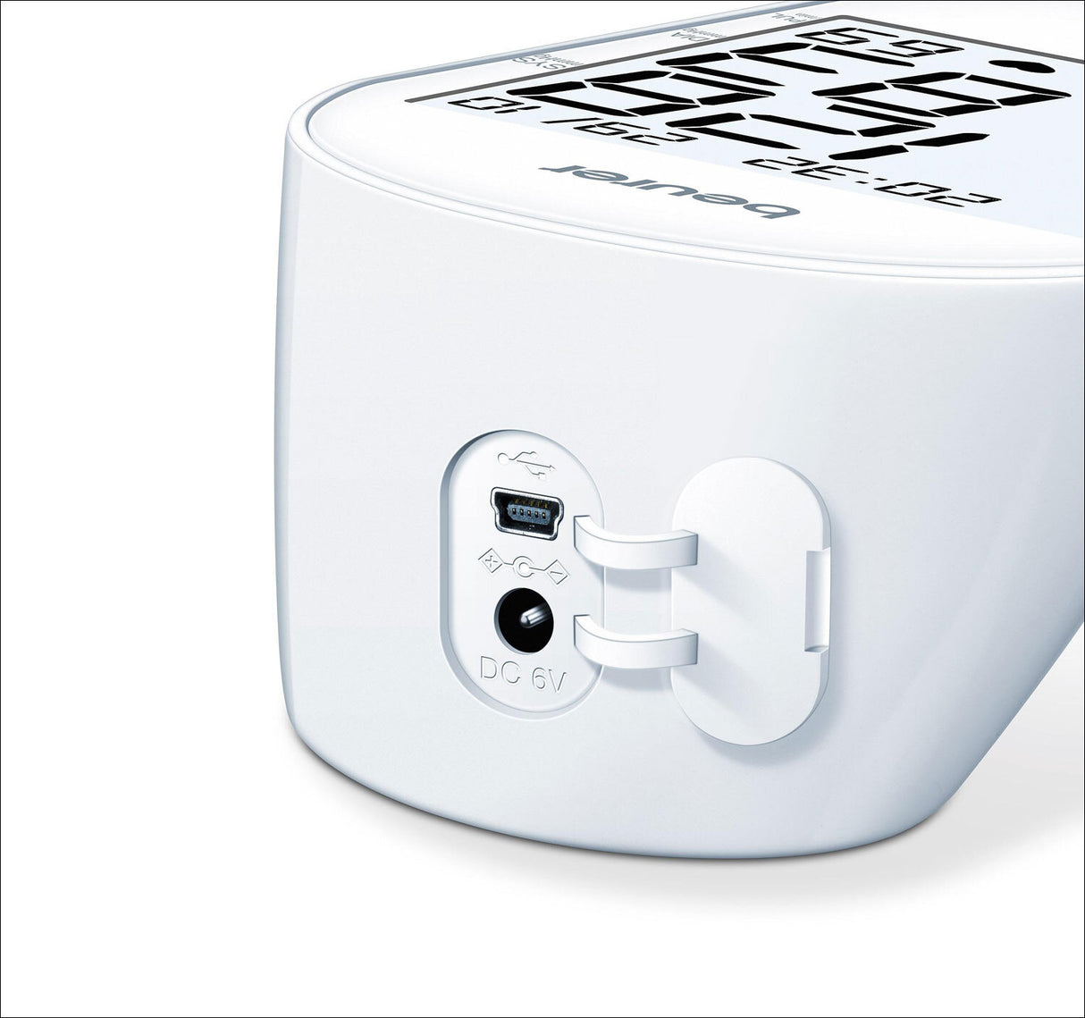 Rückseite eines weißen elektronischen Geräts mit USB-Anschluss, DC 6V-Buchse und Klappe.