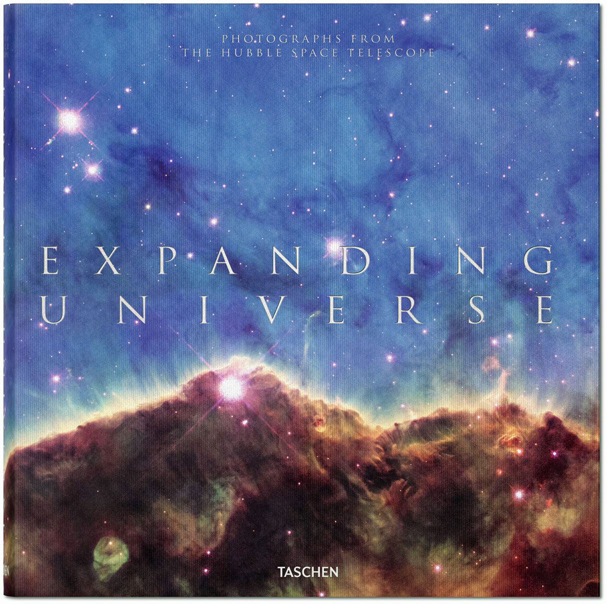 Buchcover mit einem Bild einer bunten Weltraumaufnahme, Sterne und Nebel, Titel "Expanding Universe"