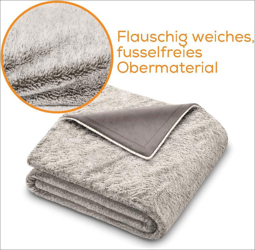 Flauschiges, weiches, fusselfreies Obermaterial auf einer Decke.