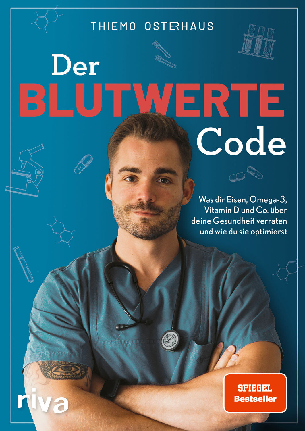 Buchcover mit einem Mann in blauer medizinischer Kleidung, Stethoskop, Tattoo am Arm, blauer Hintergrund mit chemischen Symbolen