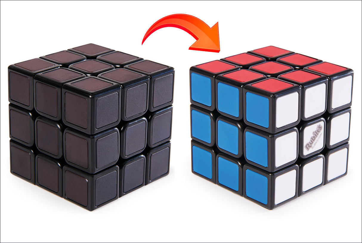 Zwei Rubik's Cubes, einer schwarz, einer mit farbigen Seiten, mit Pfeil dazwischen.