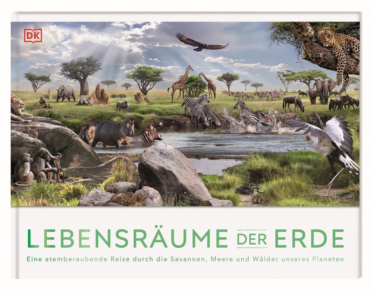 Cover eines Buches mit Savannenlandschaft, Tieren wie Löwen, Giraffen, Zebras, Elefanten, Vögeln, Affen, Krokodilen und Bäumen.