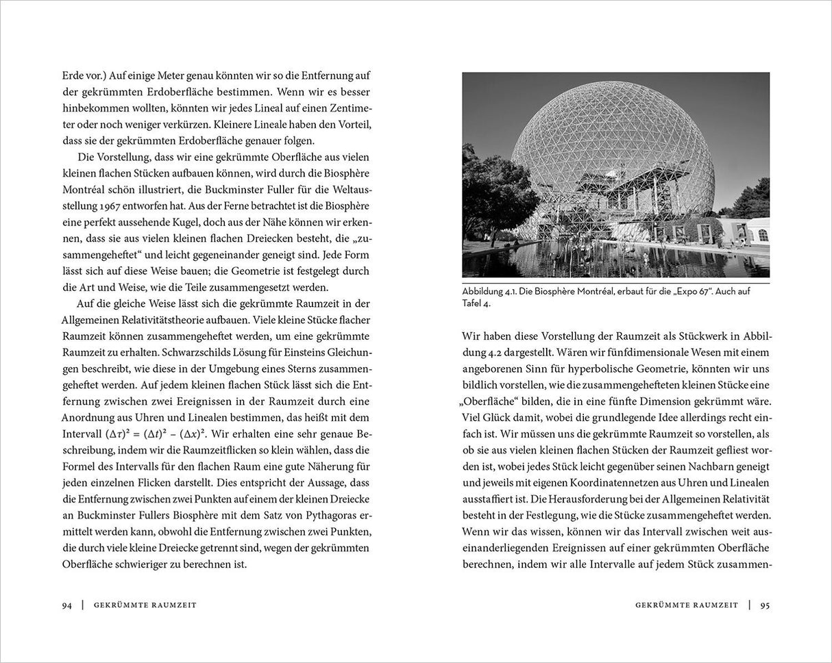 Schwarz-weiß-Foto der geodätischen Biosphäre Montréal, gebaut für die Expo 67, mit Wasser und Bäumen im Vordergrund.