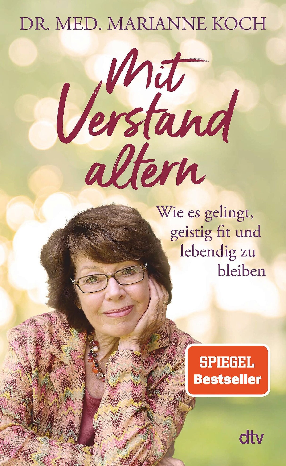 Buchcover mit Portrait einer älteren Frau mit Brille, bunte Jacke, im Hintergrund unscharfe Lichter.