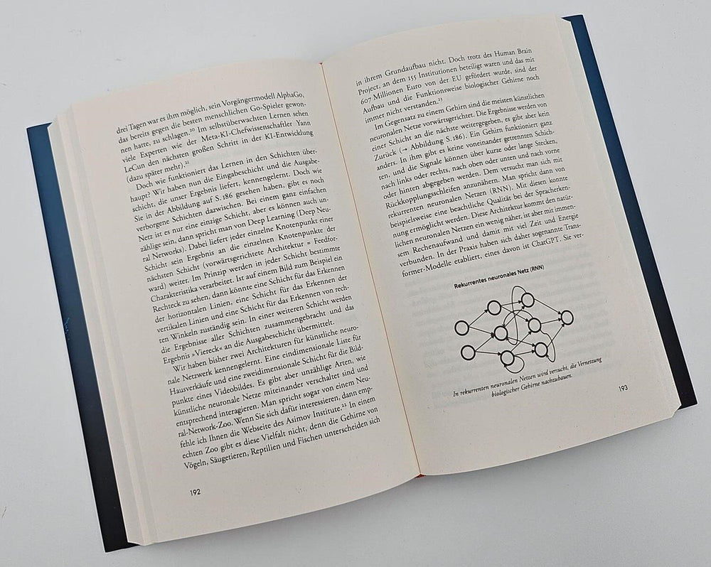 Offenes Buch mit Text und Diagramm über rekurrente neuronale Netze (RNN).