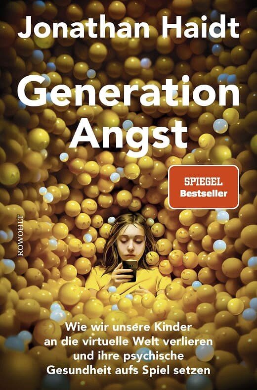 Buchcover mit einer jungen Frau in einer Kugelbadewanne, umgeben von gelben und weißen Kugeln, mit Titel, Autor