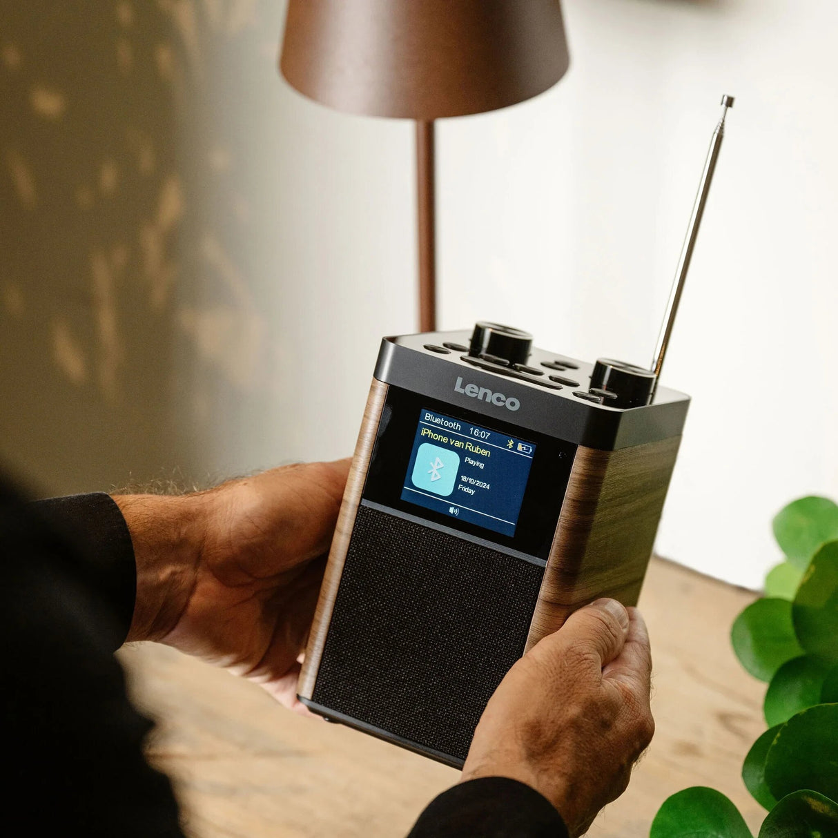 Lenco PDR-060WD. Tragbares DAB+ Radio mit Bluetooth,