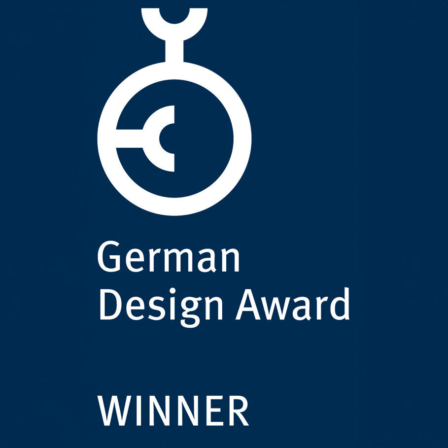 Logo des German Design Award, darunter die Worte "Winner" auf dunkelblauem Hintergrund.
