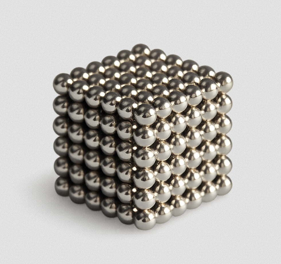 Magnet-Würfel. Puzzle mit 216 Neodym-Magnetkugeln