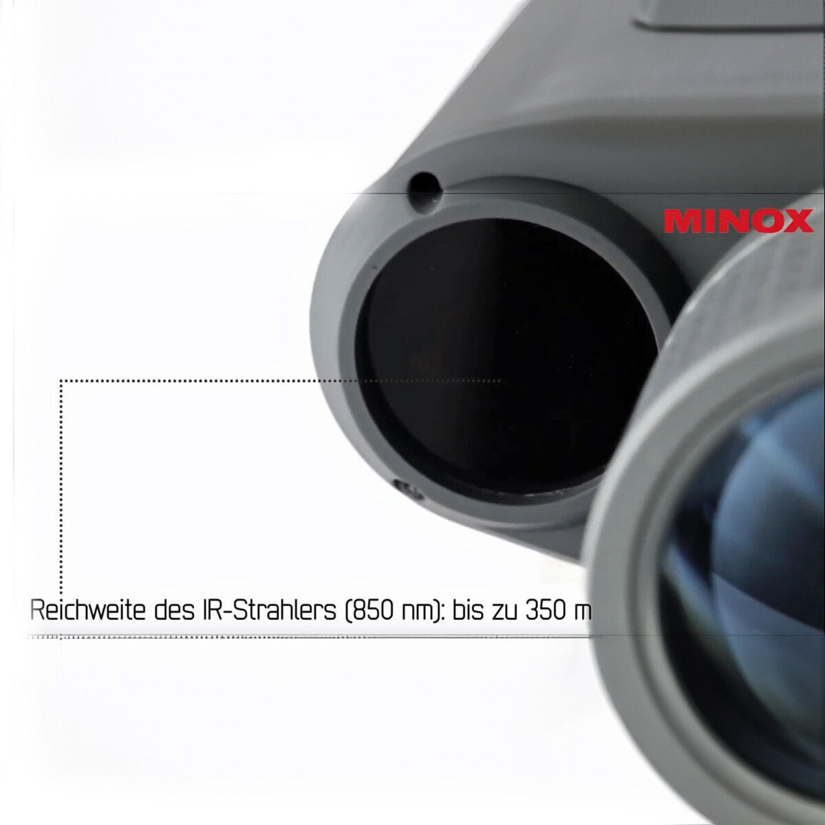 Nahaufnahme eines IR-Strahlers mit schwarzer Öffnung, Text und Minox-Logo sichtbar.