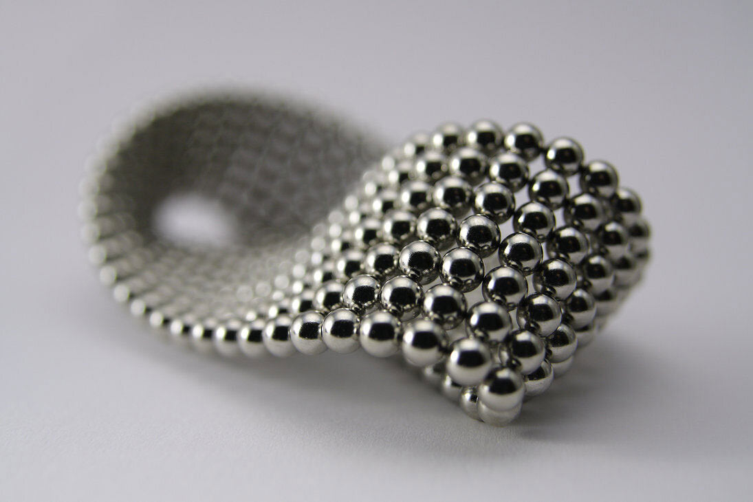 Magnet-Würfel. Puzzle mit 216 Neodym-Magnetkugeln