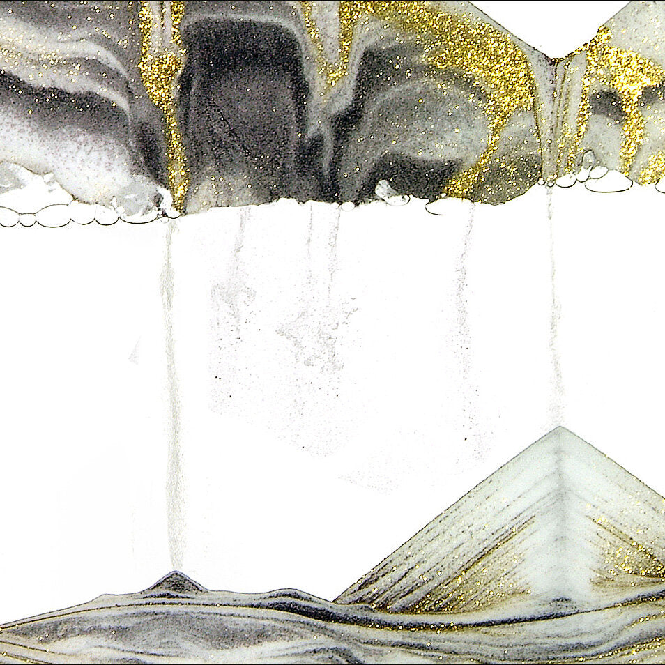 Schwarz-goldene abstrakte Kunst mit fließenden Linien und Glitzereffekten.