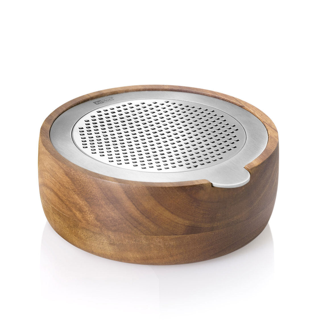 Runder Lautsprecher mit Holzgehäuse und Metallgitter, seitlich mit Kerbe.