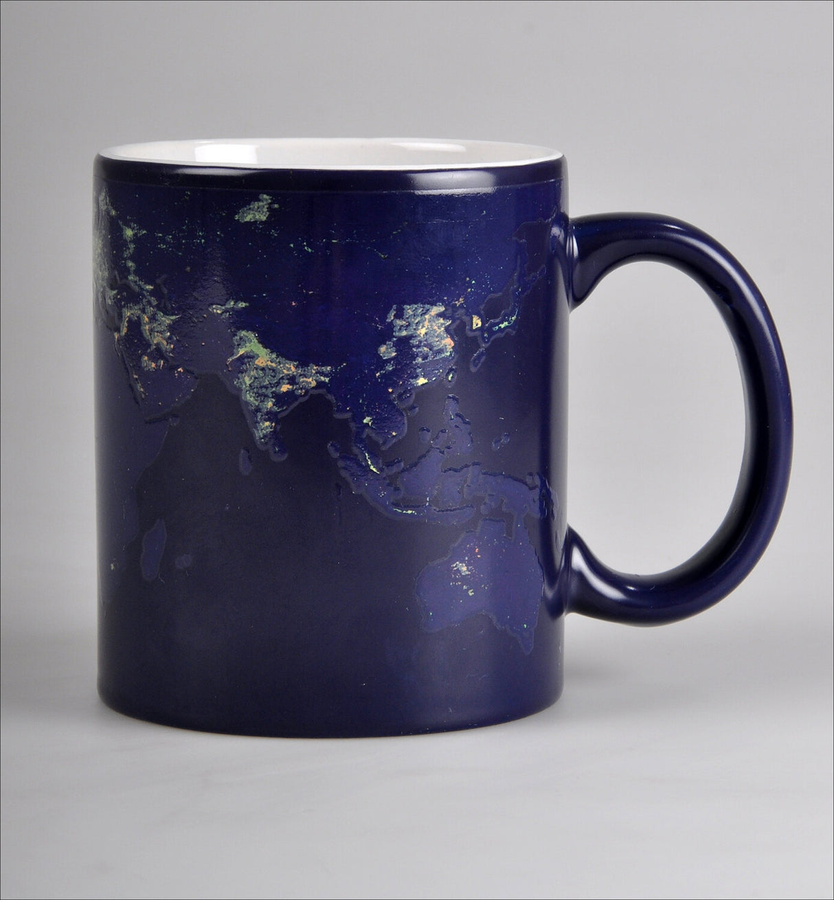 Magische Tasse - Die Erde bei Tag und Nacht