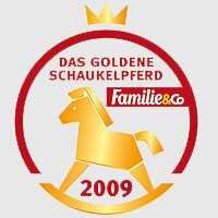 Logo mit goldenem Schaukelpferd, rotem Kreis, goldener Krone, Text "Das Goldene Schaukelpferd", "Familie & Co" und Jahr 2009.