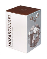 Quadratische Spielbox mit grauem und braunem Design, zeigt eine mechanische Uhr mit Zahnrädern auf der Seite.
