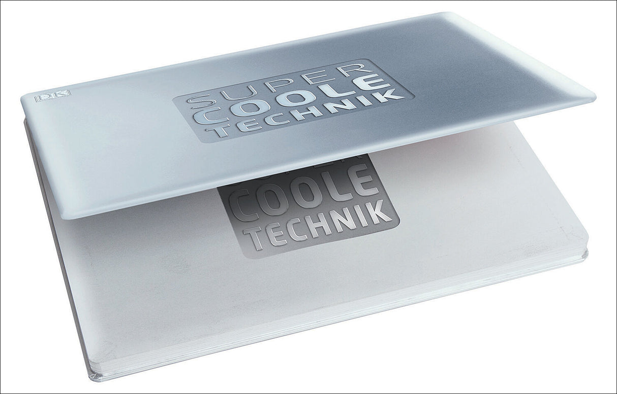 Zwei silberne Kreditkarten, eine teilweise aus einem Etui herausgezogen, mit dem Text "Super Coole Technik".