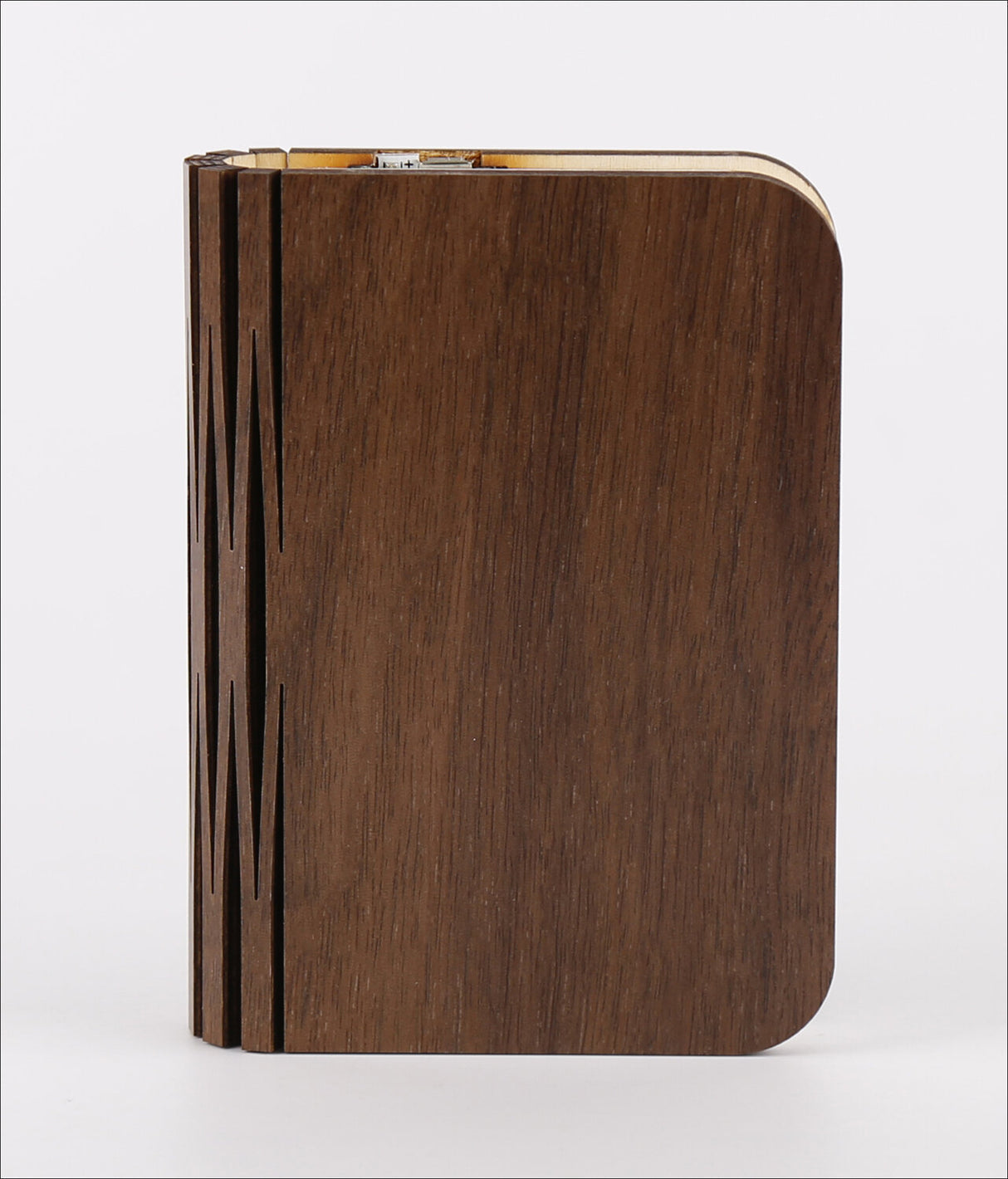Holz-Notizbuch mit gebogener Ecke und seitlichem, dekorativem Holzrahmen.