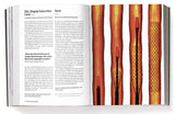 Seiten eines Buchs mit Text über Stent und Blutgefäße, rechts farbige, stilisierte Darstellungen von Blutgefäßen.