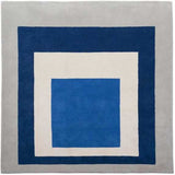 Quadrat mit blauer Mitte, weißer Rand und dunkelblauer Rahmen auf grauem Hintergrund.