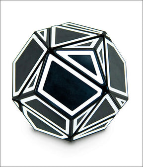 Schwarzer, geometrischer Würfel mit weißen Linien und Flächen, bestehend aus mehreren Dreiecken und Rechtecken.