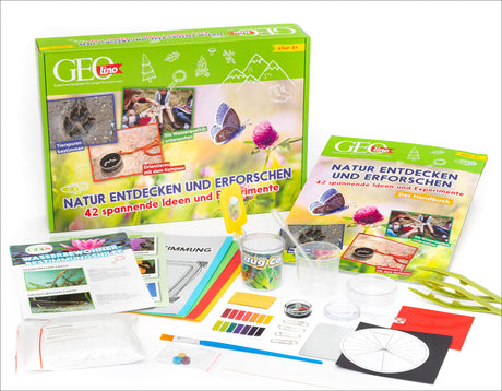 Experimentierset mit Büchern, Bechern, Werkzeugen, Papier, Farben und Naturmaterialien für Kinder ab 8 Jahren.
