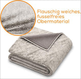 Flauschiges, weiches, fusselfreies Obermaterial auf einer Decke.