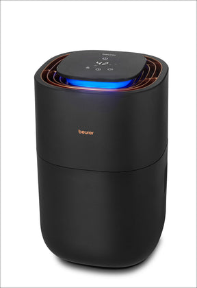 Luftreiniger mit digitaler Anzeige, blauer Lichtquelle und schwarzen Gehäuse, Marke beurer.