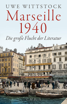 Stadtansicht von Marseille 1940 mit Menschen, Gebäuden, Hafen und Booten am Wasser.