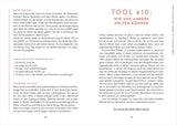 Zwei Seiten eines Buches mit Text über Sicherheit, Gedanken und Unterstützung, Überschrift "TOOL #10" und Untertitel.