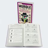 Buch mit Titel "Murdle Vol. 2" und offenes Heft mit Rätseln und Beschreibungen.
