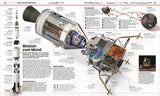 Raumkapsel mit geöffnetem Modul, Triebwerke, Landekapsen, Astronauten, Beschriftungen und technische Details.