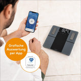 Person hält Smartphone mit Beurer HealthManager Pro App.