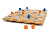 Holz-Staffelspiel mit blauen und orangen Spielfiguren auf runden, blumenmusternden Spielflächen.