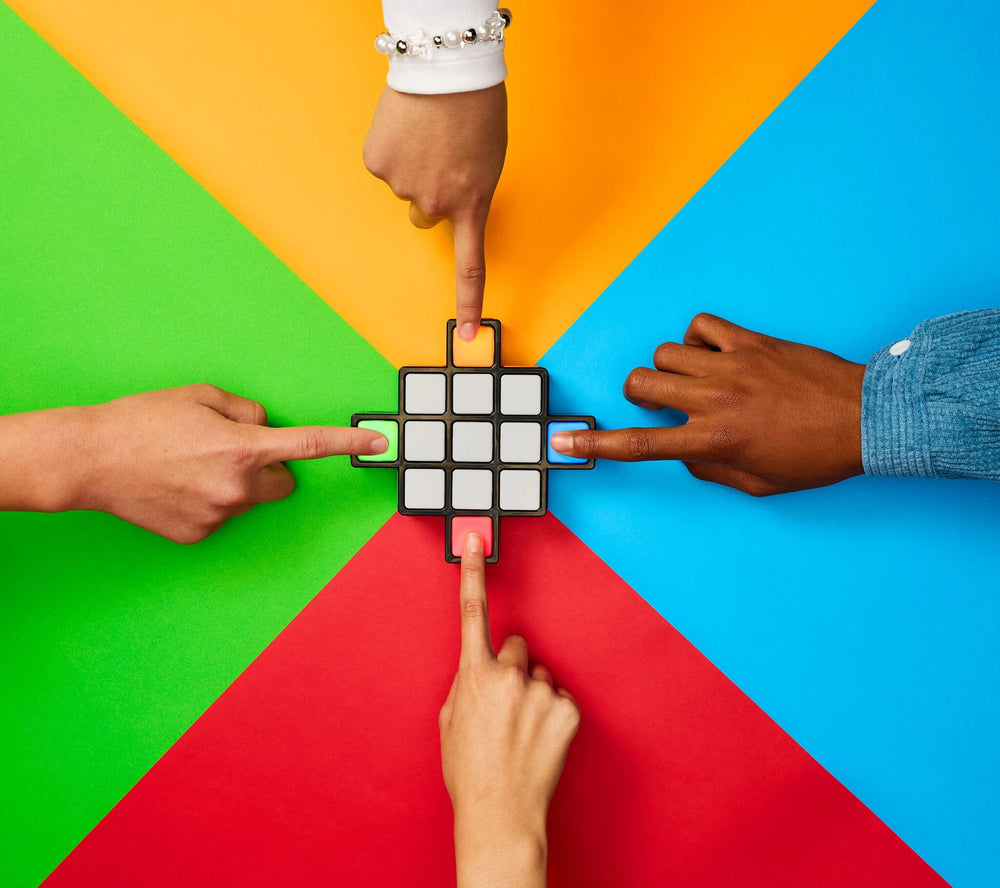 Rubik's Rush. Elektronisches Farb- und Reaktionsspiel
