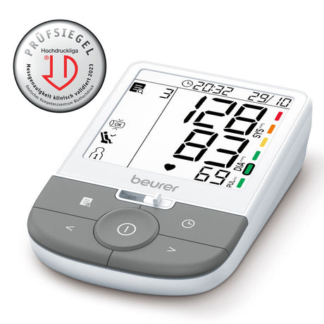 Blutdruckmessgerät mit digitalem Display, Uhrzeit, Datum und Messwerten.