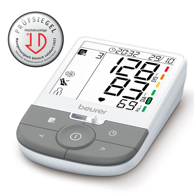 Blutdruckmessgerät mit digitalem Display, Uhrzeit, Datum und Messwerten.