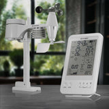 Wetterstation mit Windmesser und digitaler Anzeige, zeigt Temperatur, Luftfeuchtigkeit, Winddaten und Uhrzeit.