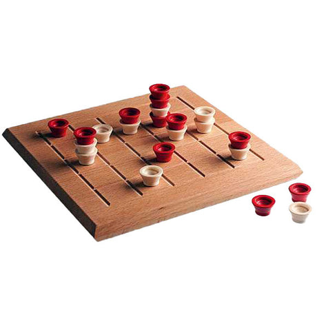 Holz-Backgammon-Brett mit roten und weißen Steinen, einige Steine außerhalb des Spielfelds.