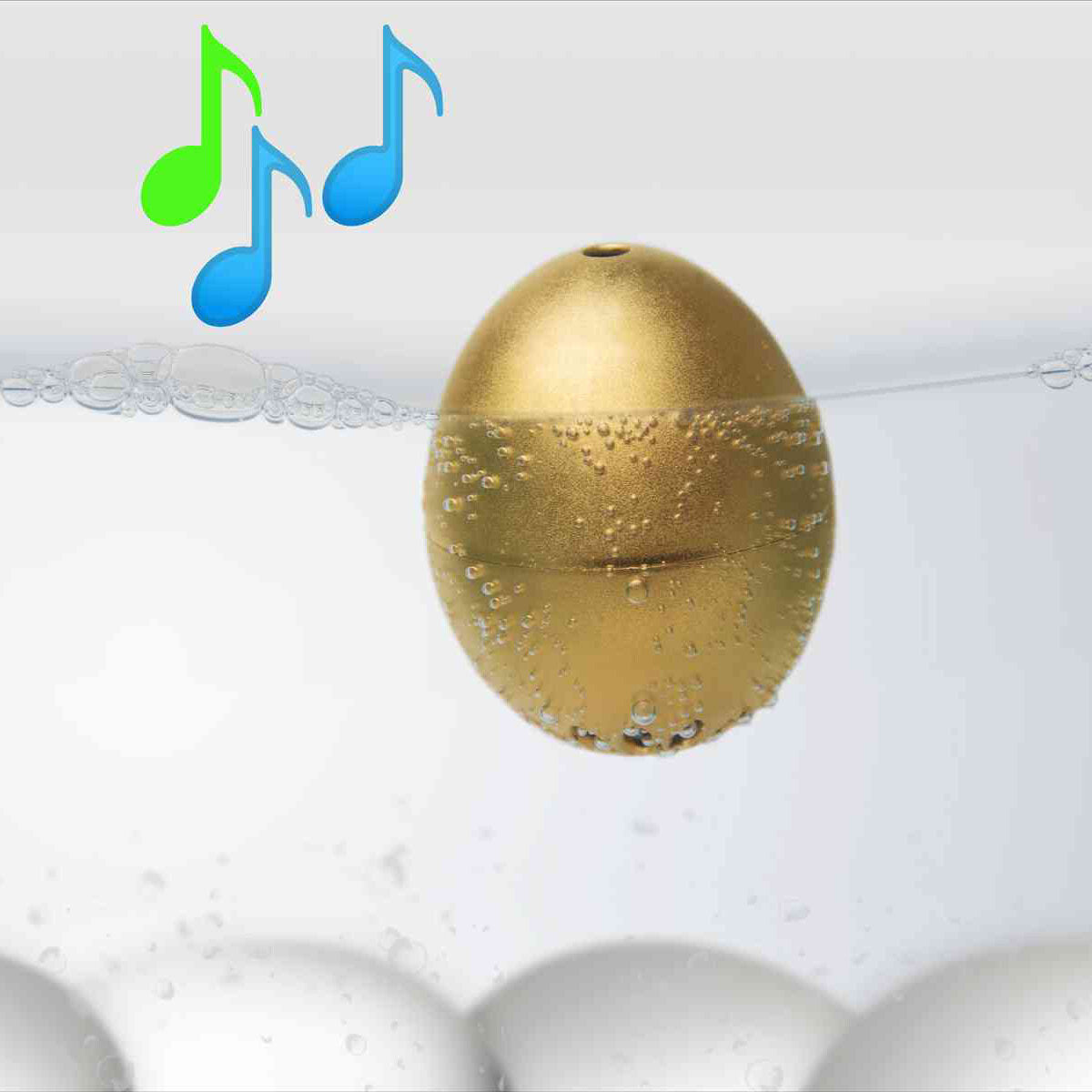 Goldenes Piepei im Wasser mit Bläschen, oben Musiknoten in Grün und Blau.