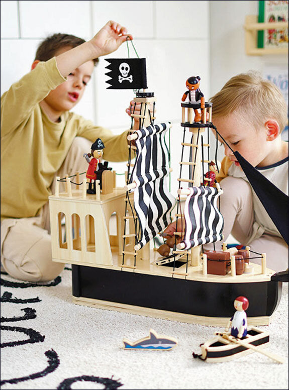 Piratenschiff. Mit Zubehör und Figuren-Set