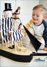 Piratenschiff. Mit Zubehör und Figuren-Set